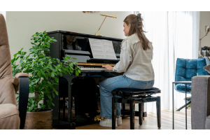 De juiste zithouding achter de piano: zo begin je goed