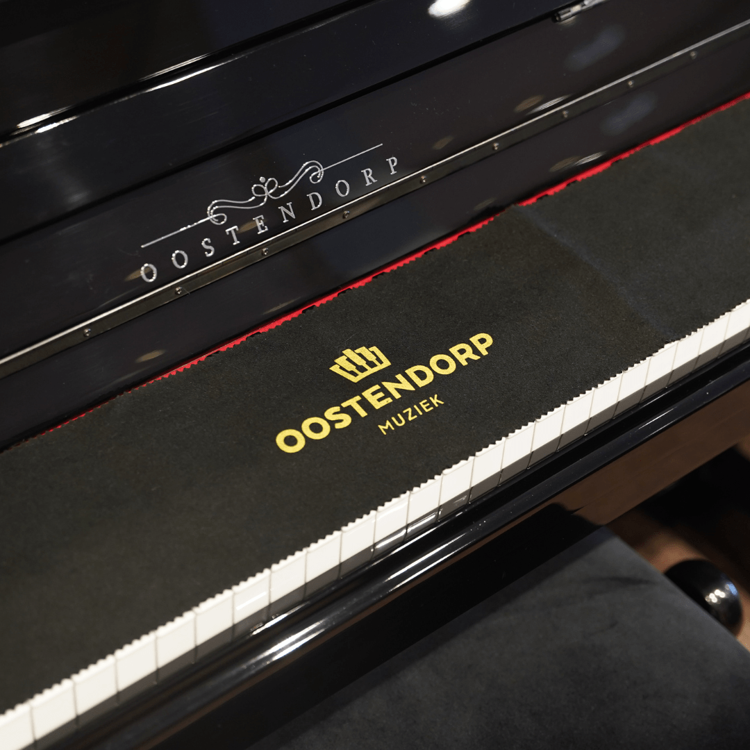 Oostendorp Pianoloper vilt zwart met gouden logo afbeelding
