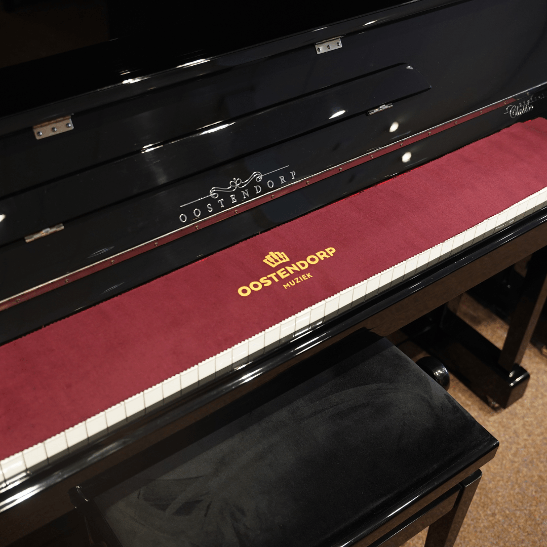 Oostendorp Pianoloper vilt donkerrood met gouden logo afbeelding