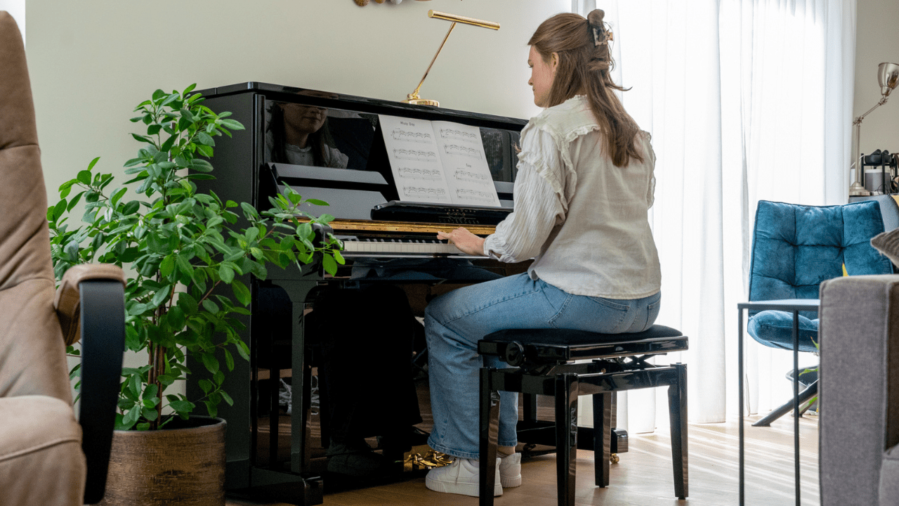 De juiste zithouding achter de piano: zo begin je goed